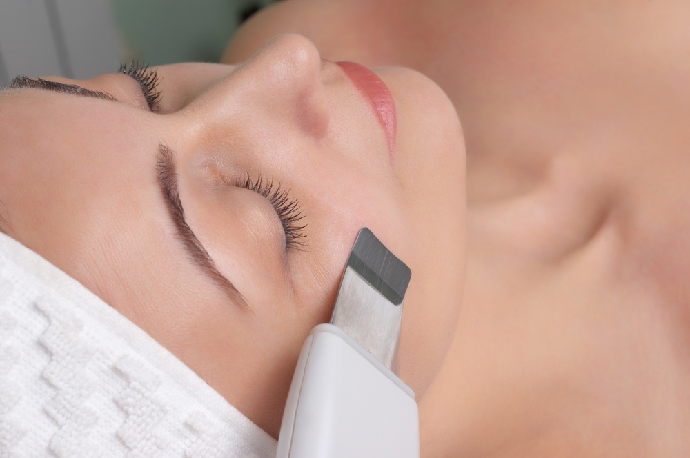 čištění pleti ultrazvukovou špachtlí - Mona Kosmetika Lužice
